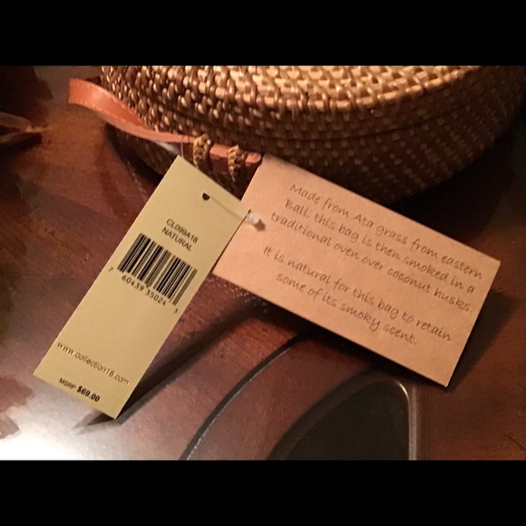 Collection XIIX (Crossbody Purse in Natural Rattan) - Picture 7 of 8